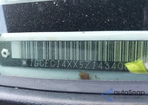 2005 Chevrolet Silverado 1500 Work Truck z USA, uszkodzony, nr VIN 1GCEC14XX5Z143406